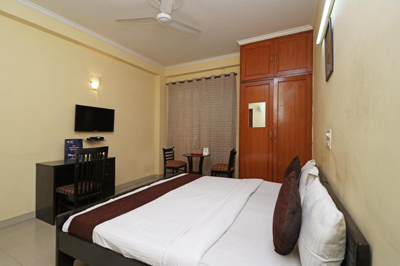 Oyo 6608 Sector 56 Hotel Badshahpur Eksteriør billede