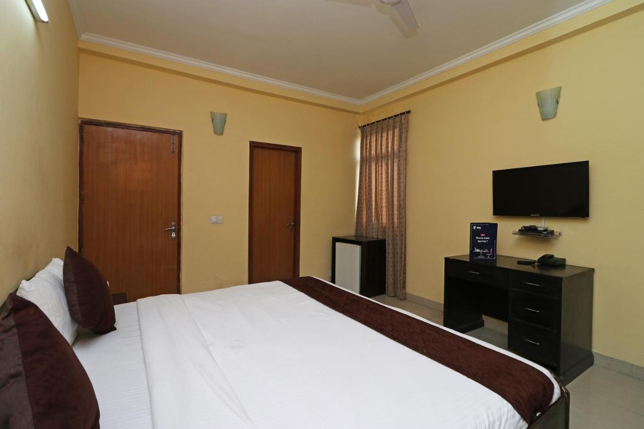 Oyo 6608 Sector 56 Hotel Badshahpur Eksteriør billede